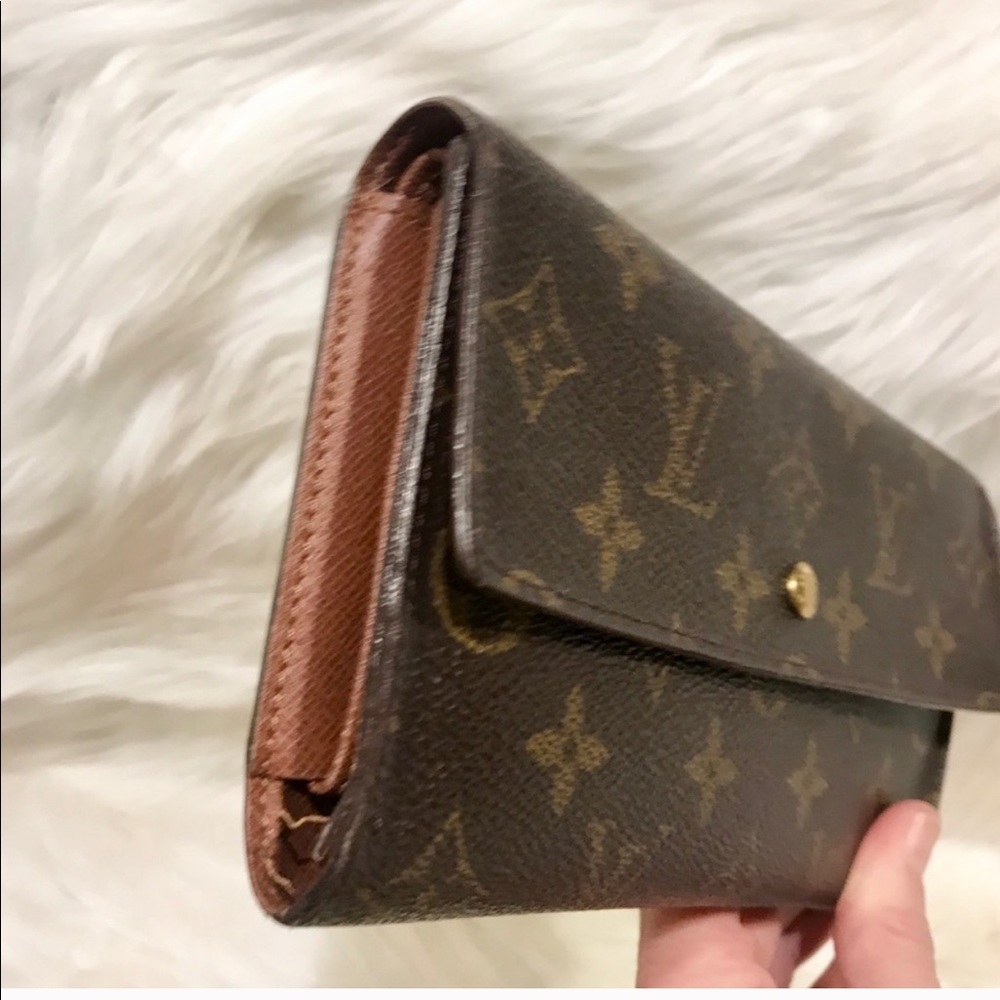 LV Wallet - Picture 2 of 5